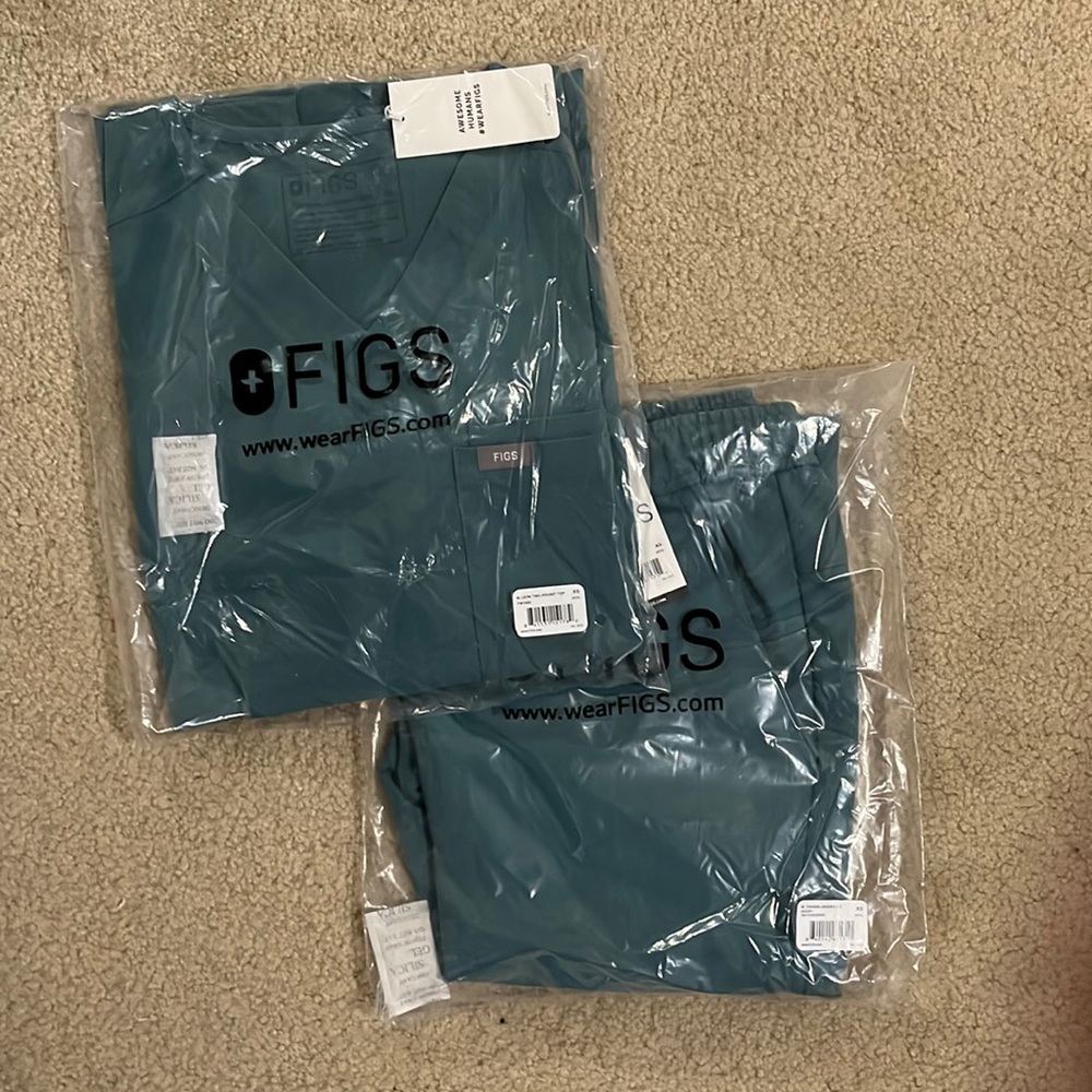BRAND NEW Mens Figs Scrubs